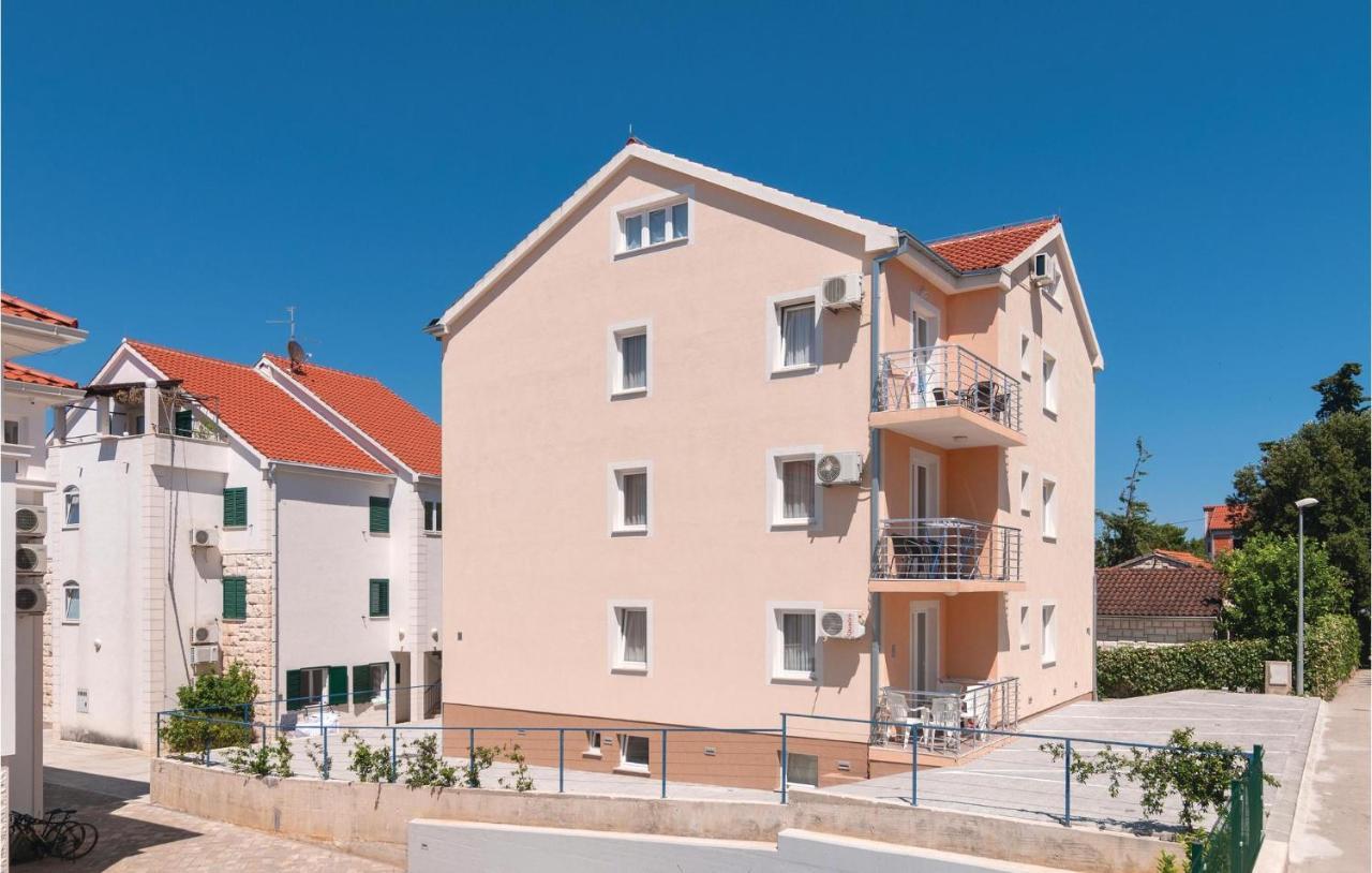 Cozy Apartment In Supetar With Kitchen Eksteriør bilde