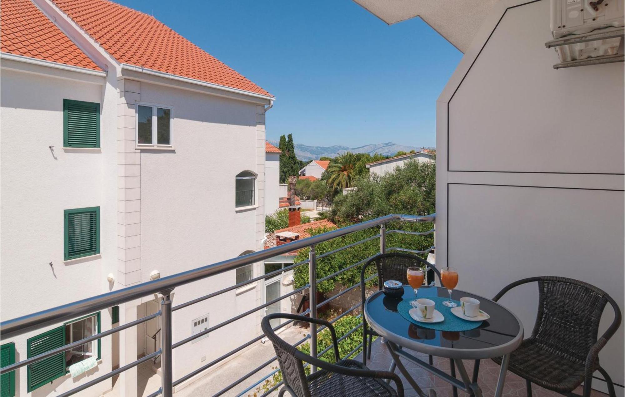 Cozy Apartment In Supetar With Kitchen Eksteriør bilde