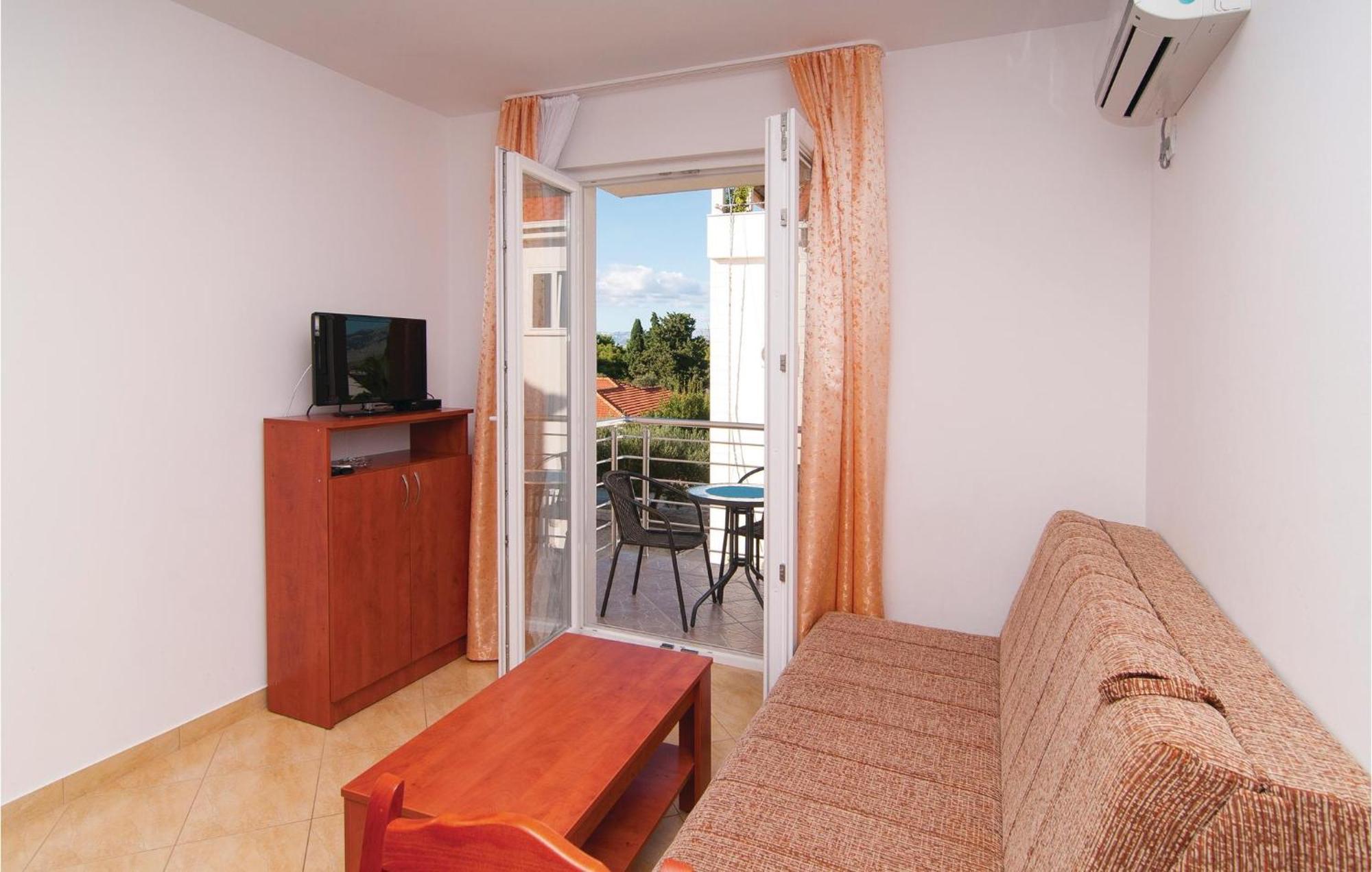 Cozy Apartment In Supetar With Kitchen Eksteriør bilde