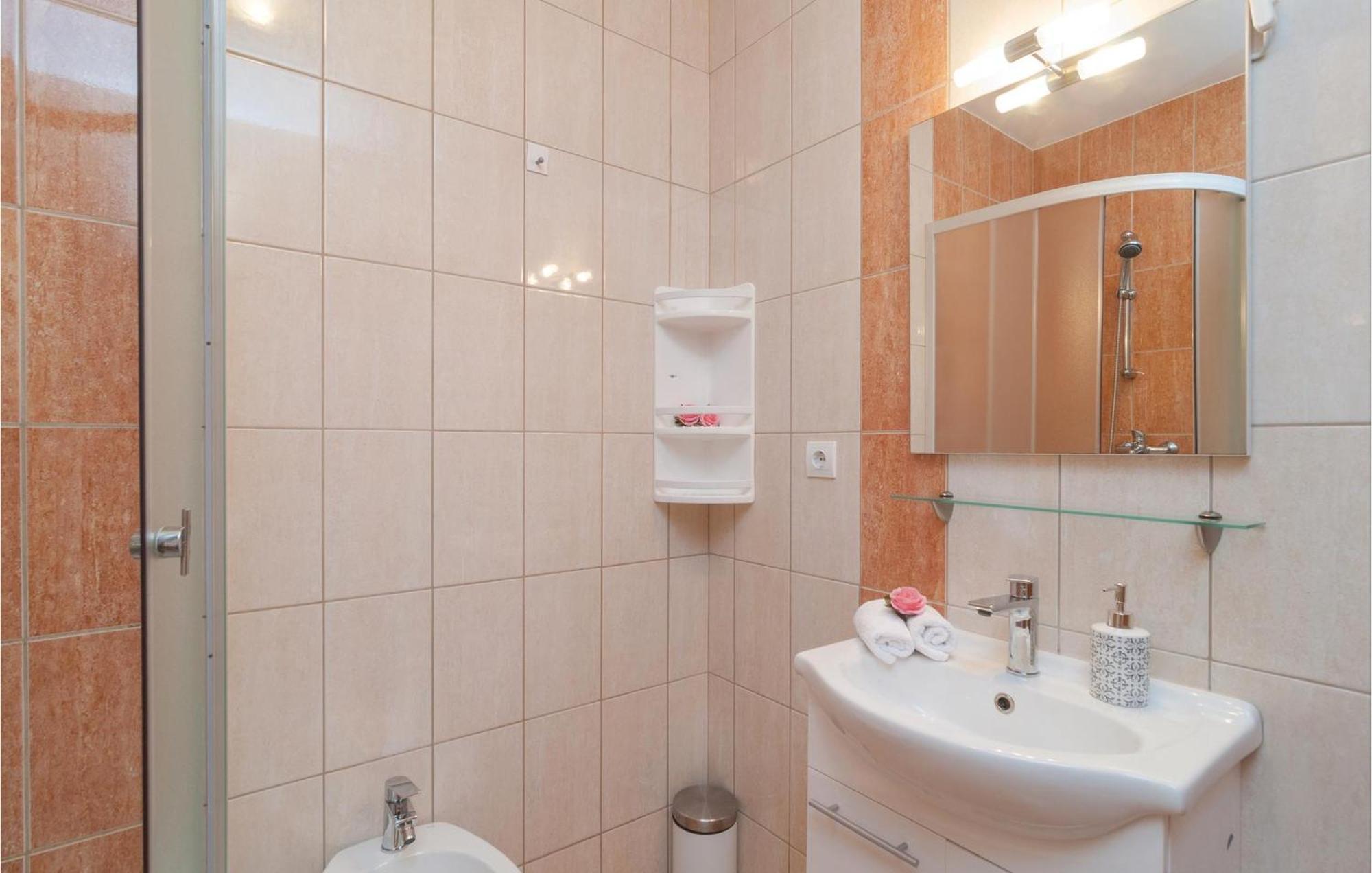 Cozy Apartment In Supetar With Kitchen Eksteriør bilde